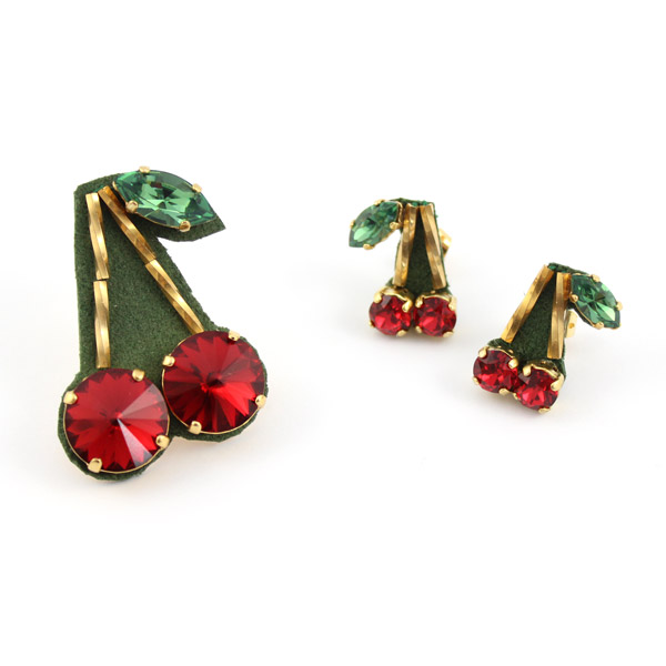 Broche dorée Cherry, une broche cerises fruitée